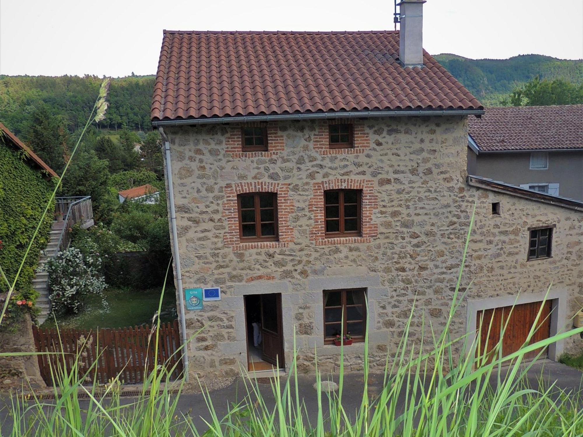 Charmante Maison De Ferme Avec Cour Fermee, Proche Loisirs Et Nature - Fr-1-582-191 Villa Aurec-Sur-Loire Exterior photo